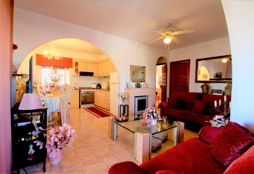 6 bedroom Villa for sale in Villamartin with pool - € 469,000 (Ref: 9004578)