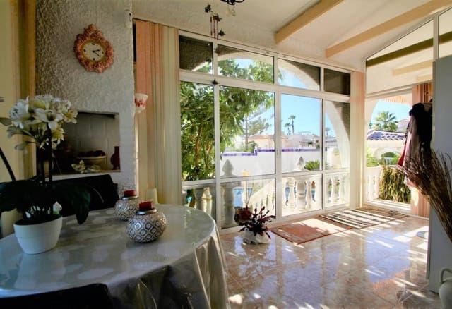 6 slaapkamer Villa te koop in Villamartin, Orihuela met zwembad - € 469.000 (Ref: 9004578)