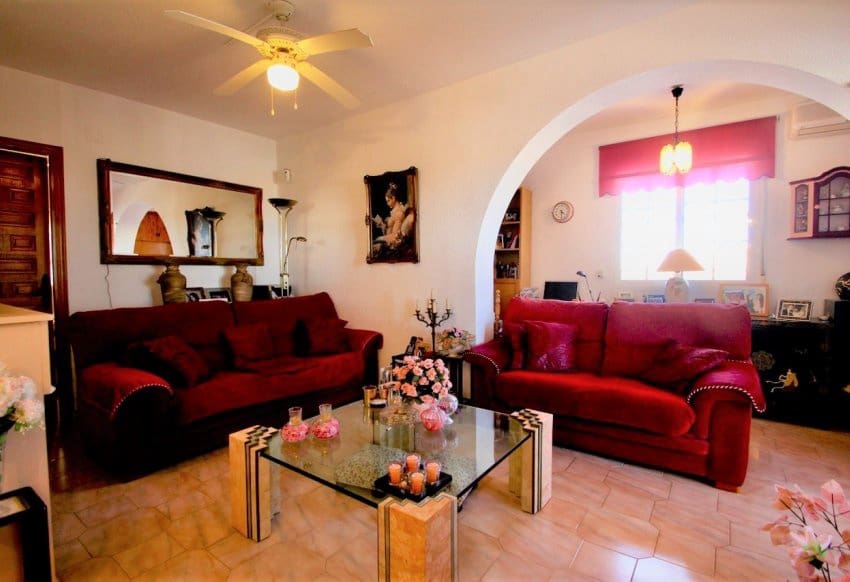 6 bedroom Villa for sale in Villamartin with pool - € 469,000 (Ref: 9004578)