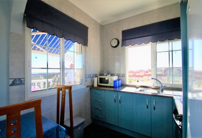 6 bedroom Villa for sale in Villamartin with pool - € 469,000 (Ref: 9004578)