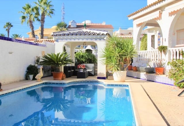 6 bedroom Villa for sale in Villamartin, Orihuela with pool - € 529,900 (Ref: 9004578)