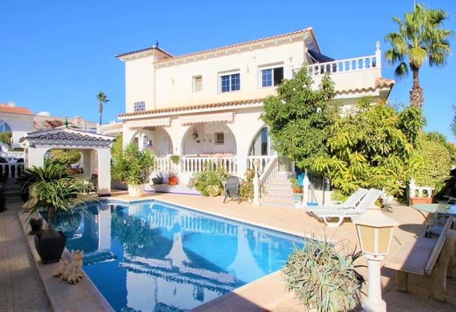 6 bedroom Villa for sale in Villamartin, Orihuela with pool - € 529,900 (Ref: 9004578)