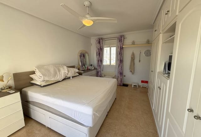 3 soveværelse Villa til salg i Villamartin, Orihuela med swimmingpool - € 349.950 (Ref: 9086625)