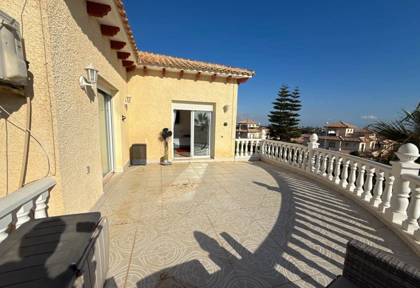 3 bedroom Villa for sale in Villamartin with pool - € 349,950 (Ref: 9086625)