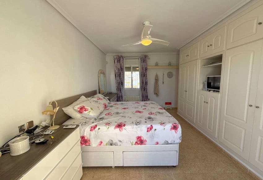 3 bedroom Villa for sale in Villamartin with pool - € 349,950 (Ref: 9086625)