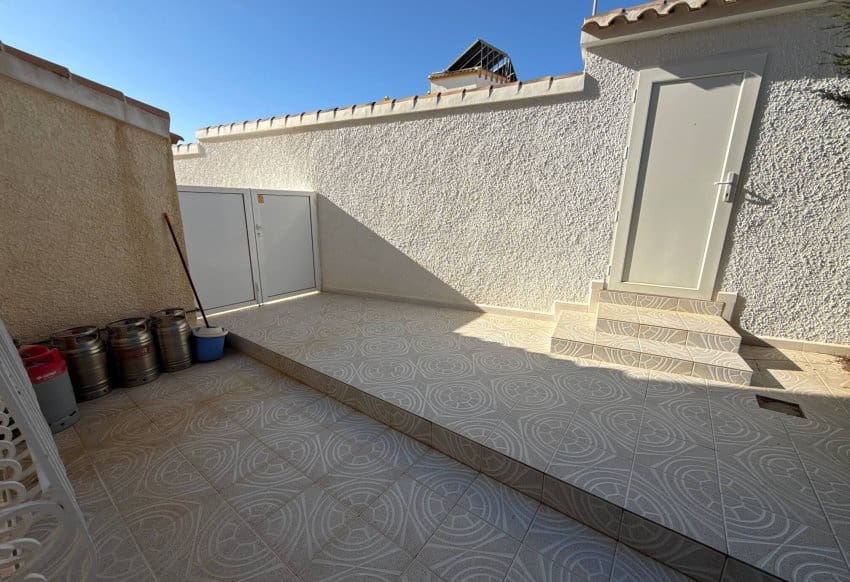 3 bedroom Villa for sale in Villamartin with pool - € 349,950 (Ref: 9086625)