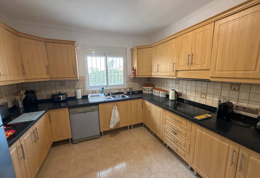 3 bedroom Villa for sale in Villamartin with pool - € 349,950 (Ref: 9086625)