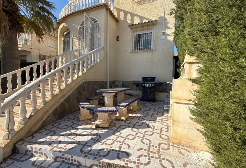 3 bedroom Villa for sale in Villamartin with pool - € 349,950 (Ref: 9086625)