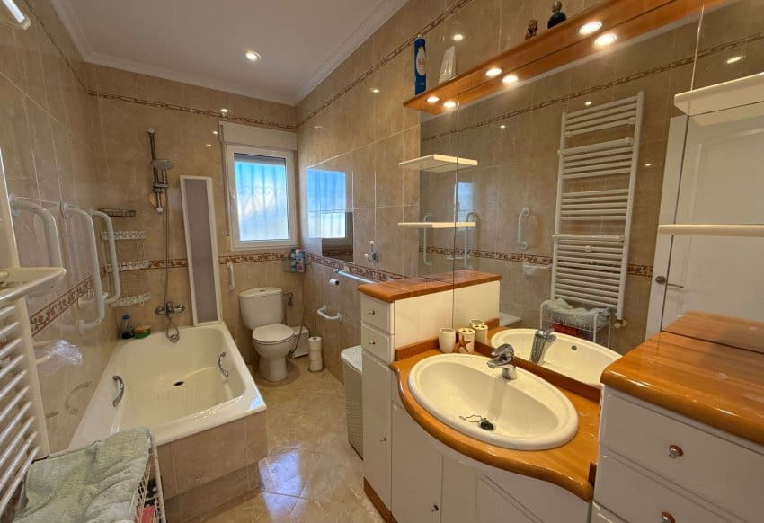 3 bedroom Villa for sale in Villamartin with pool - € 349,950 (Ref: 9086625)