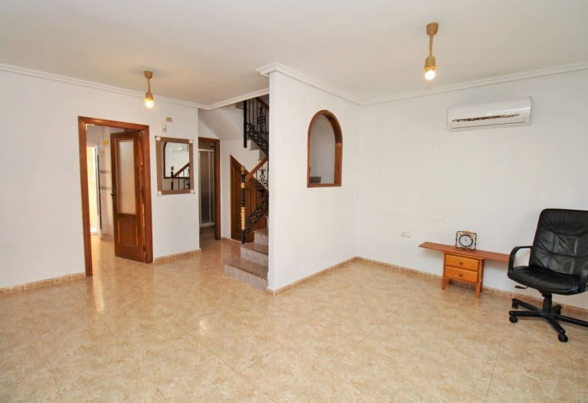 3 chambre Maison de Ville à vendre à Villamartin avec piscine - 164 900 € (Ref: 9097022)