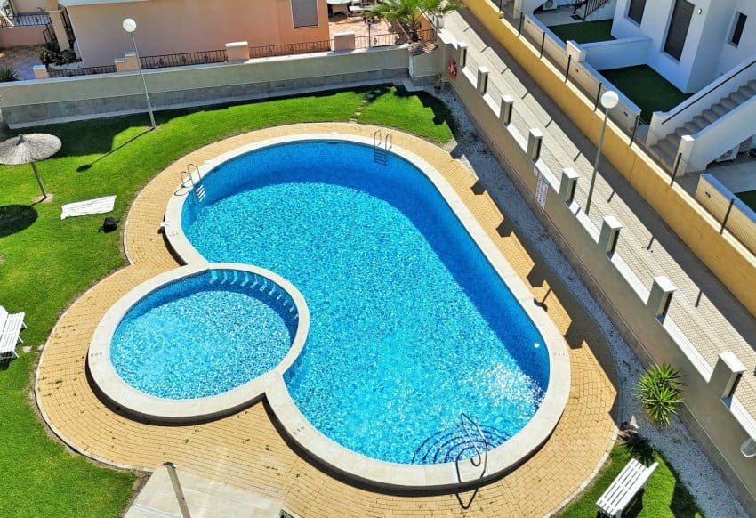 3 chambre Maison de Ville à vendre à Villamartin avec piscine - 164 900 € (Ref: 9097022)