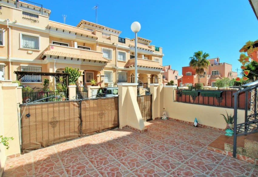 3 chambre Maison de Ville à vendre à Villamartin avec piscine - 164 900 € (Ref: 9097022)