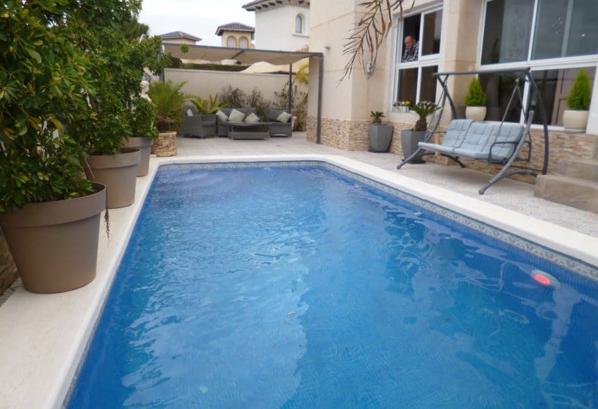 4 bedroom Villa for sale in Playa Flamenca - € 399,995 (Ref: 9097023)