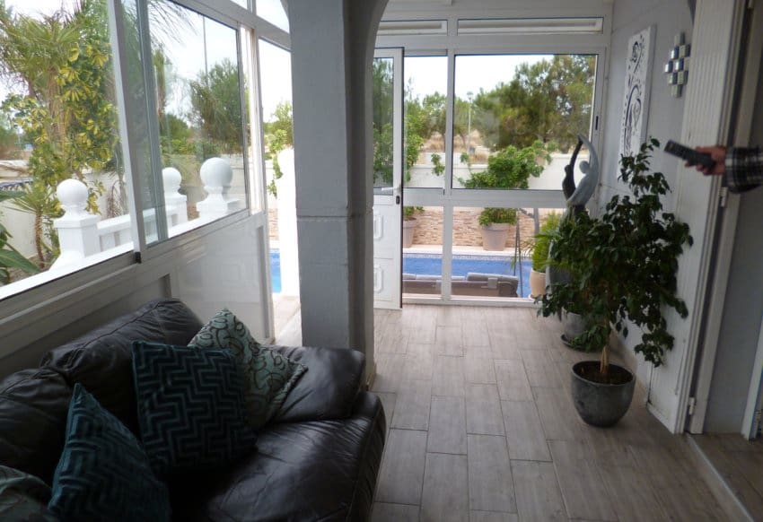 4 bedroom Villa for sale in Playa Flamenca - € 399,995 (Ref: 9097023)
