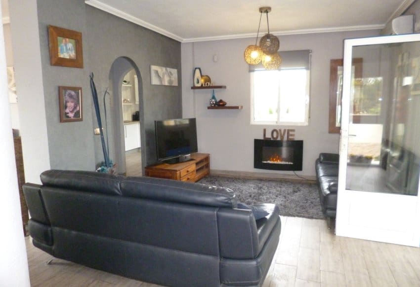 4 bedroom Villa for sale in Playa Flamenca - € 399,995 (Ref: 9097023)