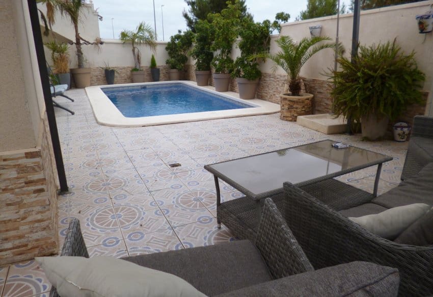 4 bedroom Villa for sale in Playa Flamenca - € 399,995 (Ref: 9097023)