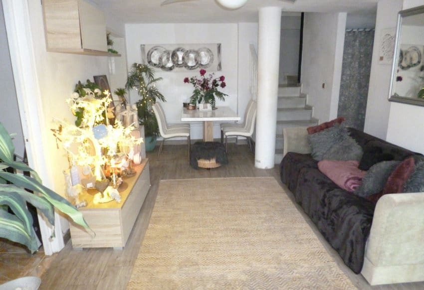 4 bedroom Villa for sale in Playa Flamenca - € 399,995 (Ref: 9097023)