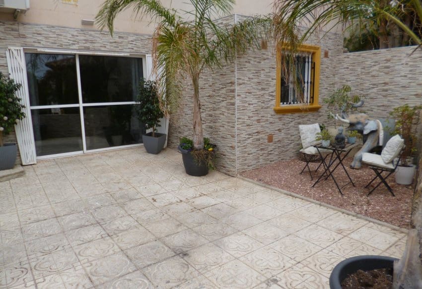 4 bedroom Villa for sale in Playa Flamenca - € 399,995 (Ref: 9097023)