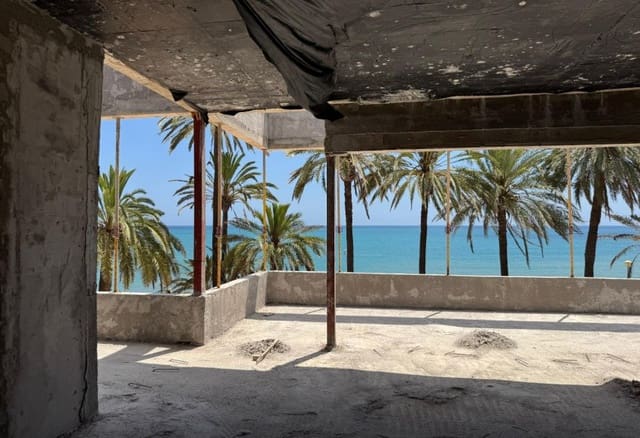 Villa for sale in Punta Prima, Orihuela with pool - € 2,750,000 (Ref: 9153263)