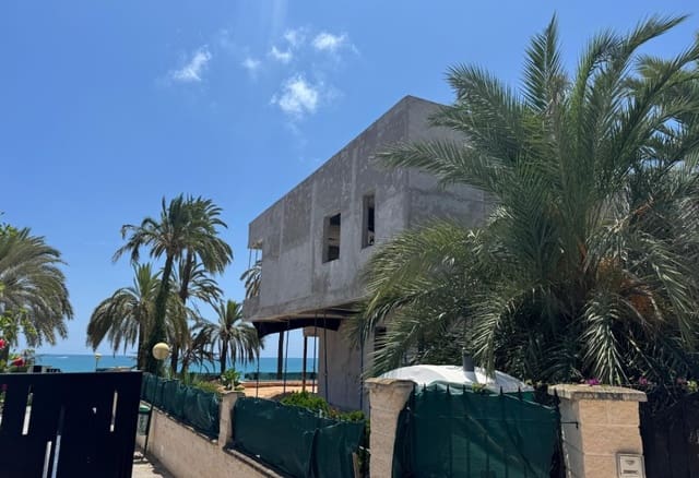 Villa for sale in Punta Prima, Orihuela with pool - € 2,750,000 (Ref: 9153263)