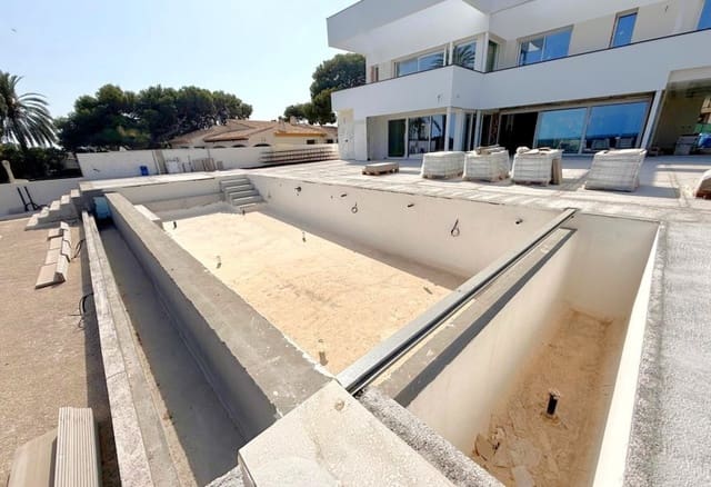 Chalet de 5 habitaciones en Punta Prima, Orihuela en venta con piscina garaje - 2.950.000 € (Ref: 9153263)