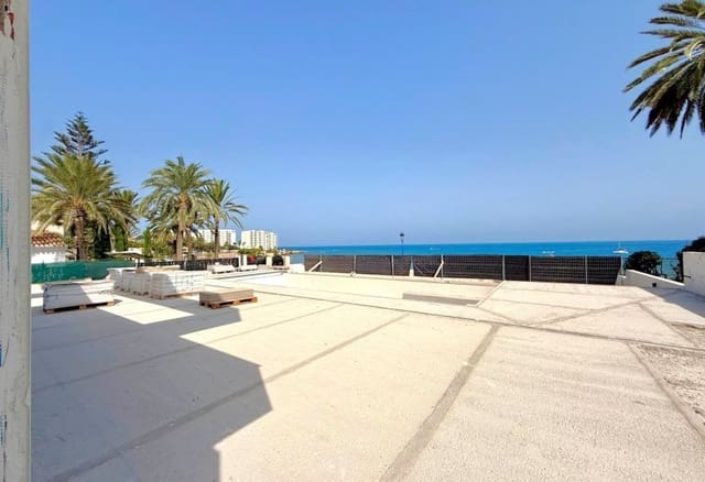 Chalet de 5 habitaciones en Punta Prima, Orihuela en venta con piscina garaje - 2.950.000 € (Ref: 9153263)