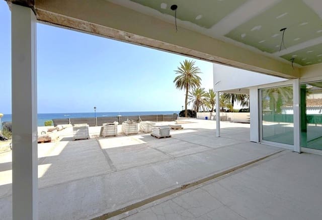 Chalet de 5 habitaciones en Punta Prima, Orihuela en venta con piscina garaje - 2.950.000 € (Ref: 9153263)