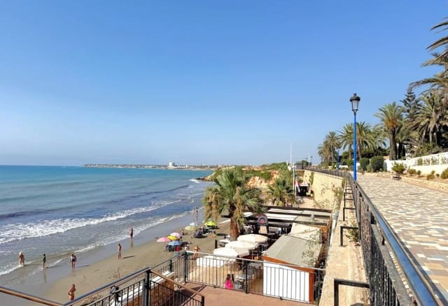 Chalet de 5 habitaciones en Punta Prima, Orihuela en venta con piscina garaje - 2.950.000 € (Ref: 9153263)
