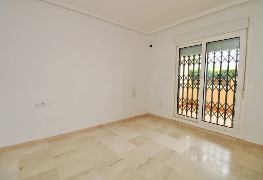 Apartamento de 2 habitaciones en Playa Flamenca en venta con piscina - 169.000 € (Ref: 9199890)