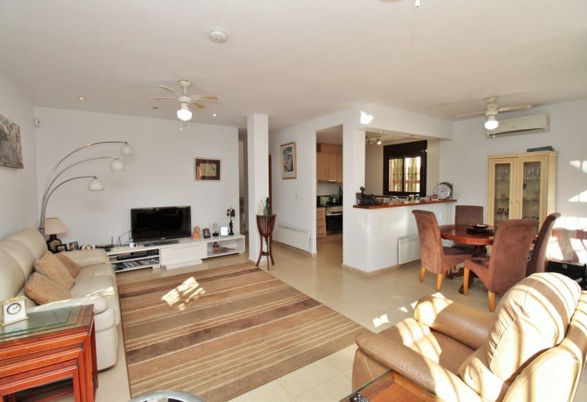 2 soveværelse Villa til salg i Villamartin med swimmingpool - € 259.000 (Ref: 9199891)