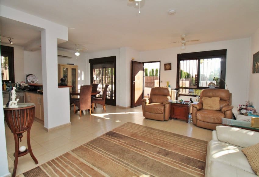 2 soveværelse Villa til salg i Villamartin med swimmingpool - € 259.000 (Ref: 9199891)