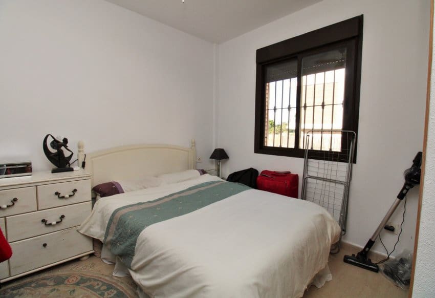 2 soveværelse Villa til salg i Villamartin med swimmingpool - € 259.000 (Ref: 9199891)