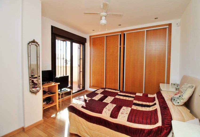 2 soveværelse Villa til salg i Villamartin med swimmingpool - € 259.000 (Ref: 9199891)