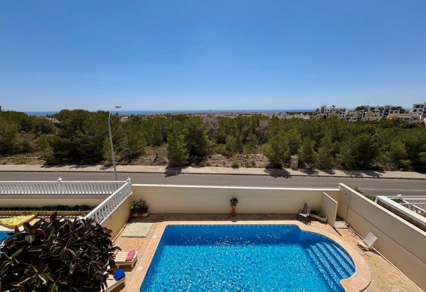 3 bedroom Villa for sale in Villamartin with pool - € 435,000 (Ref: 9201672)