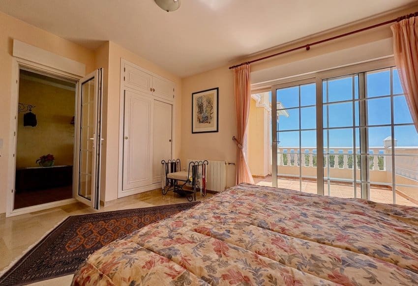 3 bedroom Villa for sale in Villamartin with pool - € 435,000 (Ref: 9201672)