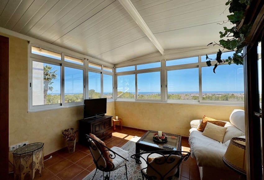 3 bedroom Villa for sale in Villamartin with pool - € 435,000 (Ref: 9201672)