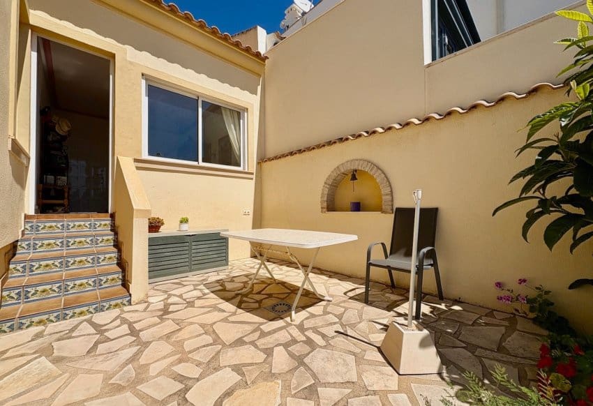 3 bedroom Villa for sale in Villamartin with pool - € 435,000 (Ref: 9201672)