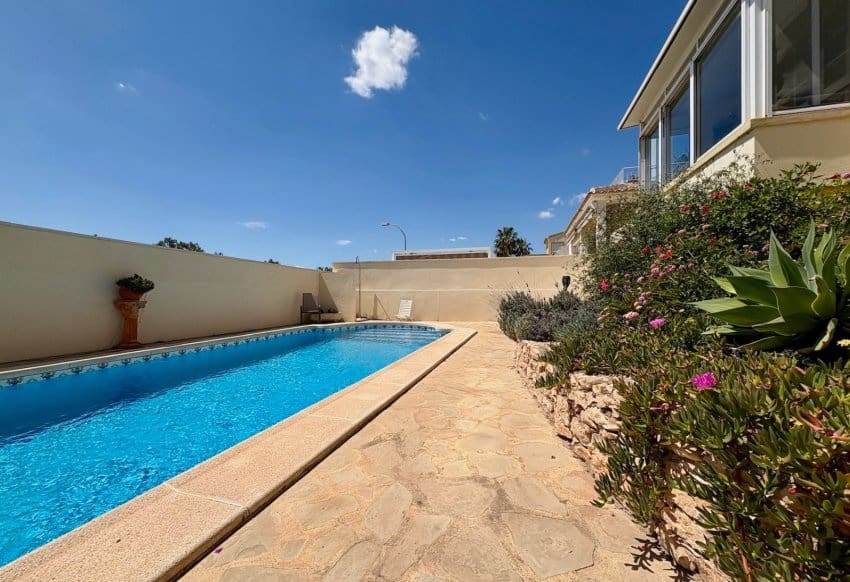 3 bedroom Villa for sale in Villamartin with pool - € 435,000 (Ref: 9201672)