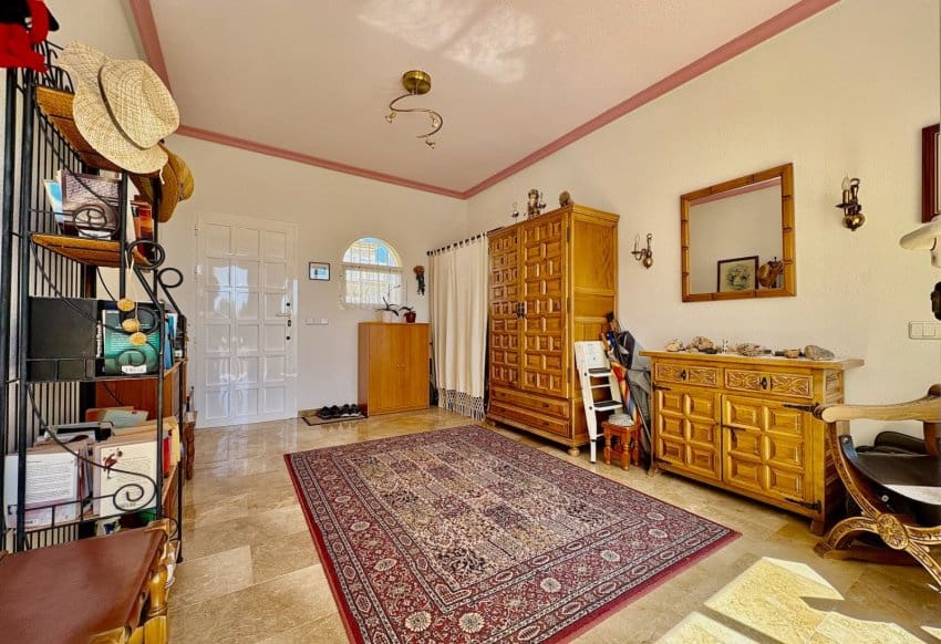 3 bedroom Villa for sale in Villamartin with pool - € 435,000 (Ref: 9201672)