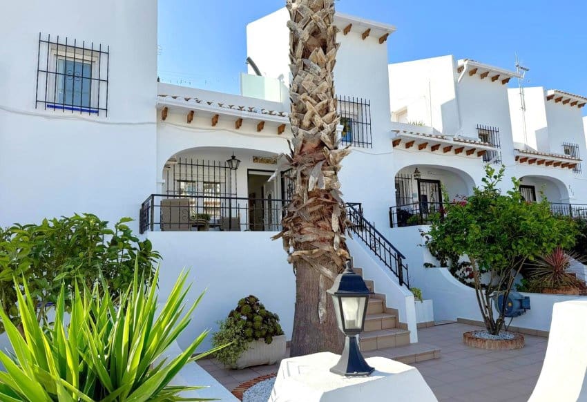 3 quarto Moradia para venda em Villamartin com piscina - 319 000 € (Ref: 9327019)