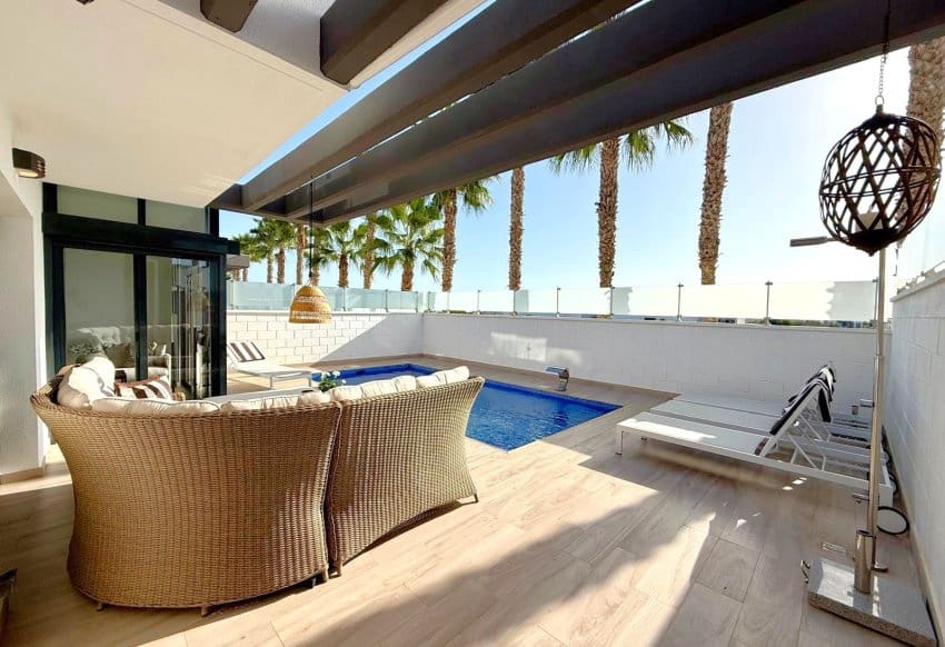 3 makuuhuone Huvila myytävänä paikassa Orihuela Costa mukana uima-altaan - 449 900 € (Ref: 9329841)