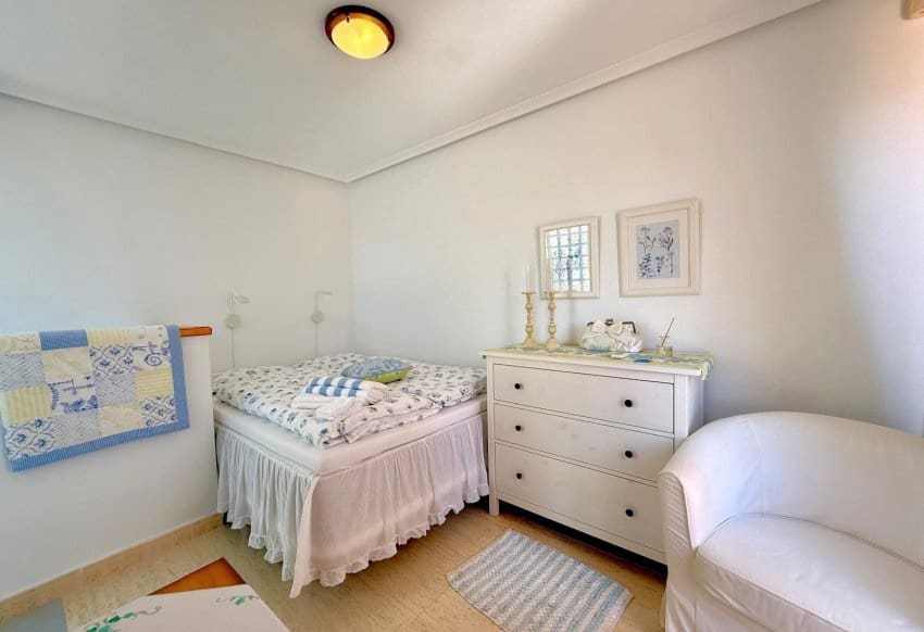 3 makuuhuone Kattohuoneisto myytävänä paikassa Playa Flamenca mukana uima-altaan - 245 000 € (Ref: 9354061)