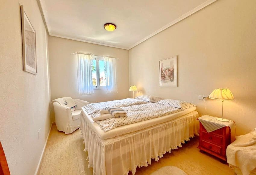 3 makuuhuone Kattohuoneisto myytävänä paikassa Playa Flamenca mukana uima-altaan - 245 000 € (Ref: 9354061)