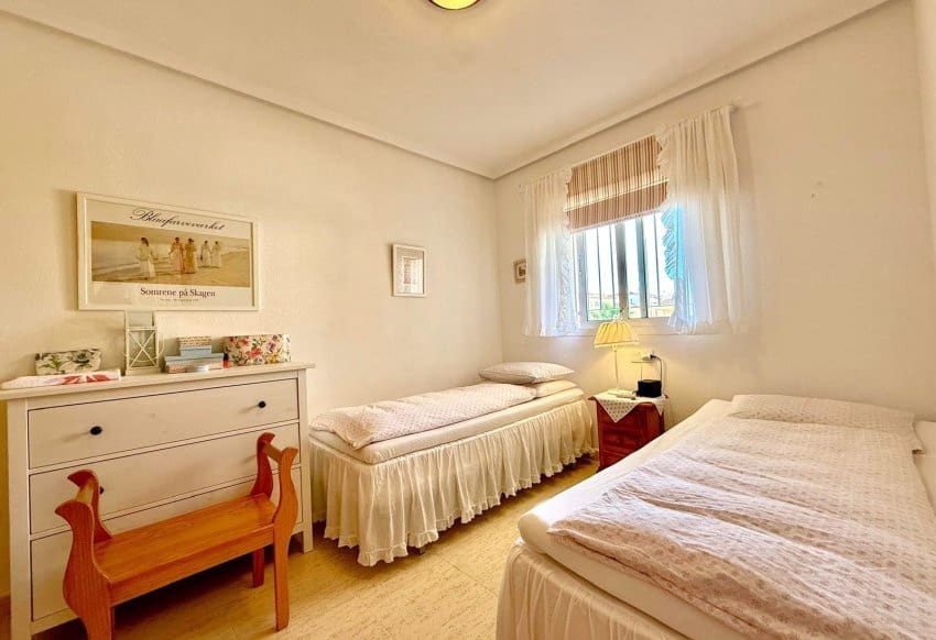 3 makuuhuone Kattohuoneisto myytävänä paikassa Playa Flamenca mukana uima-altaan - 245 000 € (Ref: 9354061)