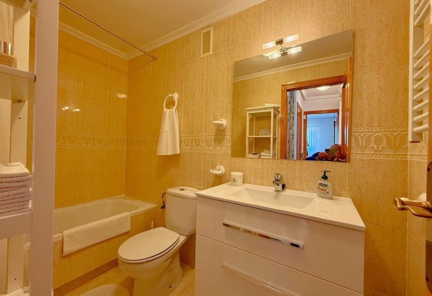 3 makuuhuone Kattohuoneisto myytävänä paikassa Playa Flamenca mukana uima-altaan - 245 000 € (Ref: 9354061)