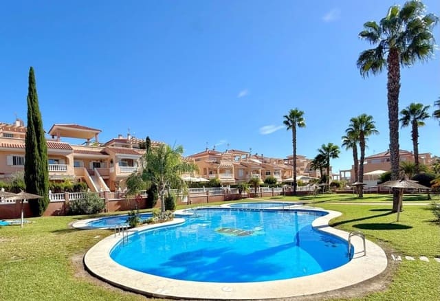 3 soveværelse Penthouse til salg i Playa Flamenca, Orihuela med swimmingpool - € 245.000 (Ref: 9354061)