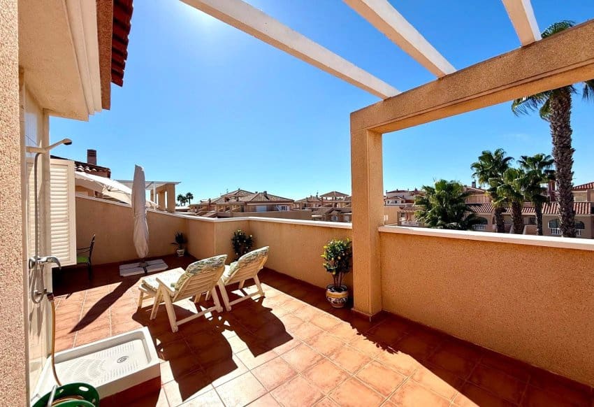 3 makuuhuone Kattohuoneisto myytävänä paikassa Playa Flamenca mukana uima-altaan - 245 000 € (Ref: 9354061)