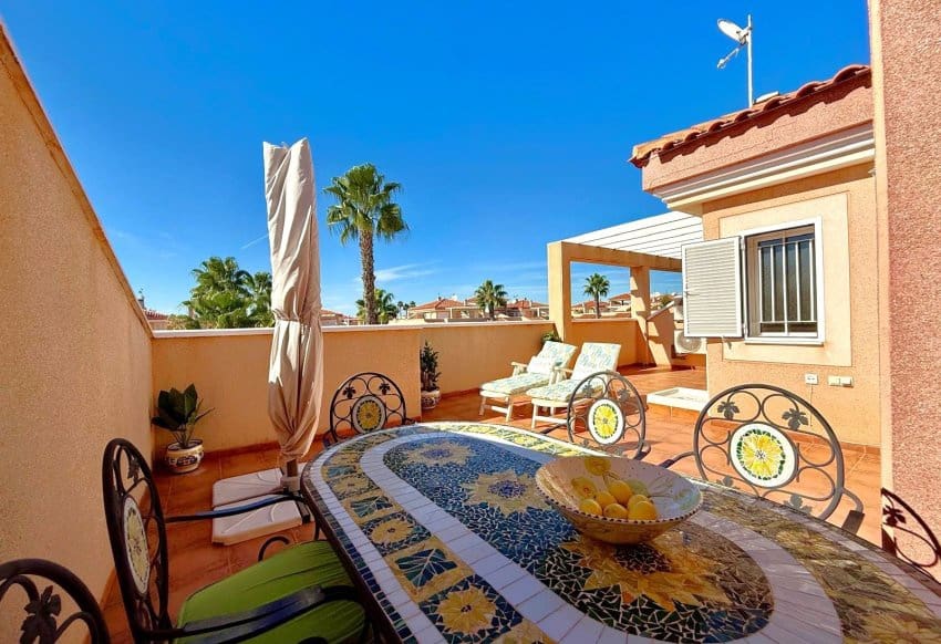 3 makuuhuone Kattohuoneisto myytävänä paikassa Playa Flamenca mukana uima-altaan - 245 000 € (Ref: 9354061)