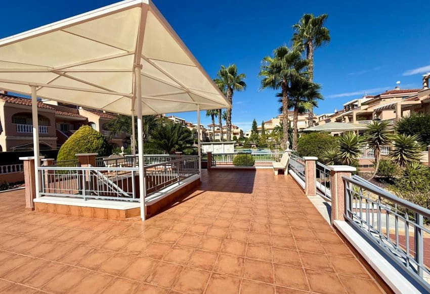 3 makuuhuone Kattohuoneisto myytävänä paikassa Playa Flamenca mukana uima-altaan - 245 000 € (Ref: 9354061)