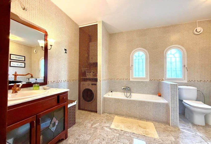 3 bedroom Villa for sale in Villamartin - € 449,000 (Ref: 9360321)